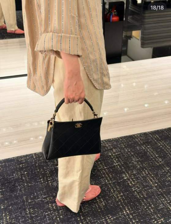 Picture of Bottega Veneta Handbags _SKUfw242319542fw